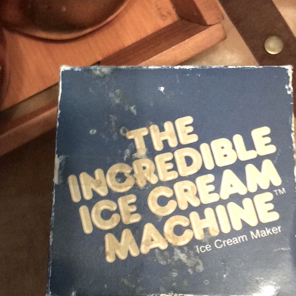 Vtg classic. The Incredible Ice Cream Machine 1986 - Picture 2 of 8
